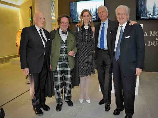 Philippe Daverio con Laura Morino Teso e il Presidente della Camera della moda italiana Boselli, foto stampa