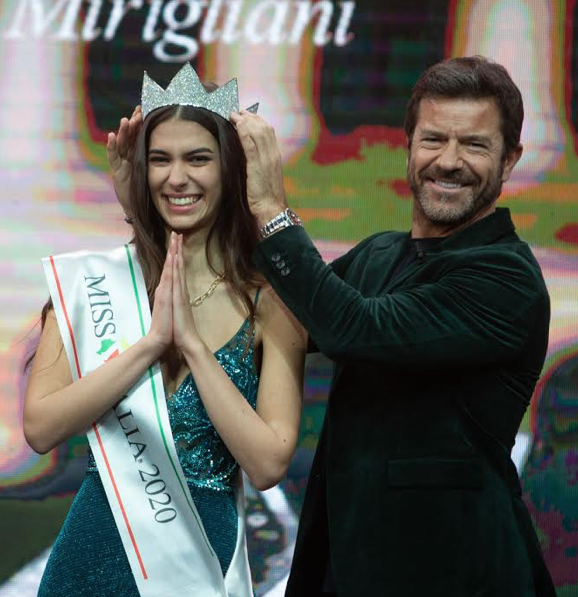 La capitale “abbraccia” la nuova reginetta e Miss Italia è Martina Sambucini